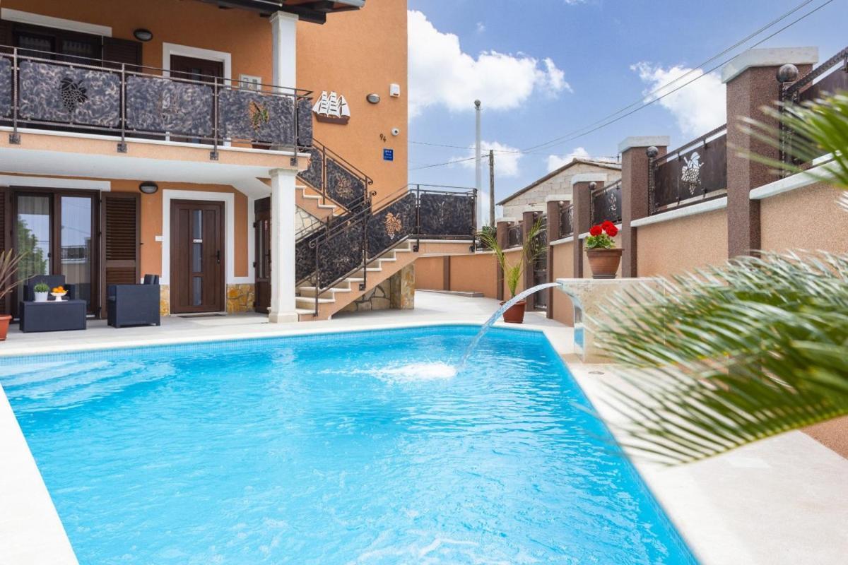Villa Vita In Porec - Haus Fuer 6-8 Personen กาชเตลีร์ ภายนอก รูปภาพ