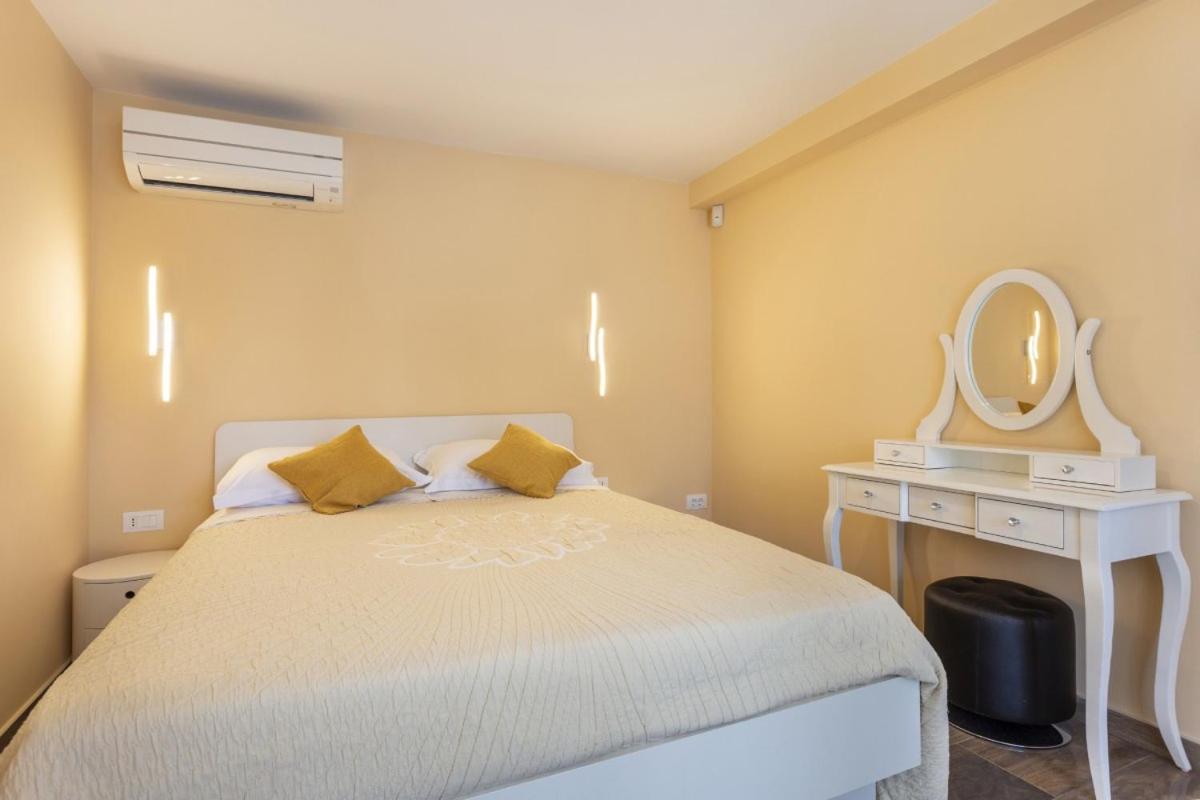 Villa Vita In Porec - Haus Fuer 6-8 Personen กาชเตลีร์ ภายนอก รูปภาพ