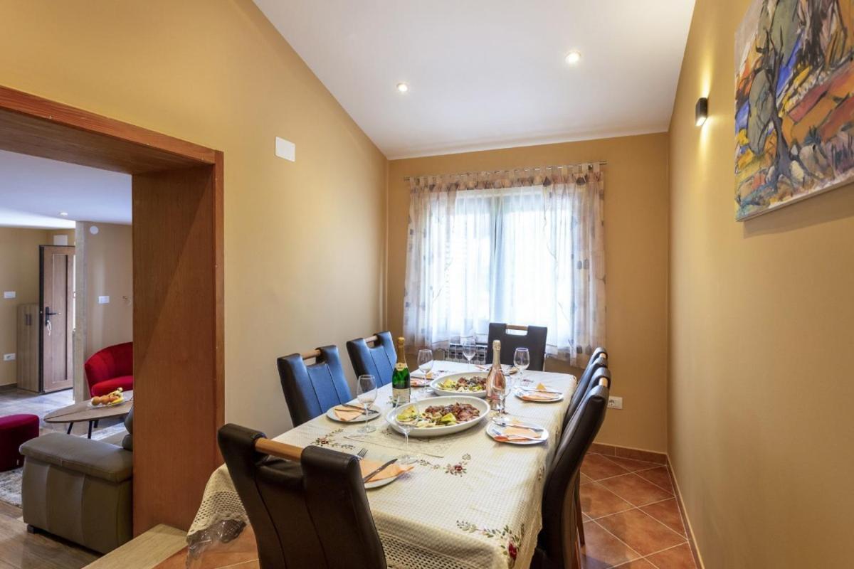 Villa Vita In Porec - Haus Fuer 6-8 Personen กาชเตลีร์ ภายนอก รูปภาพ