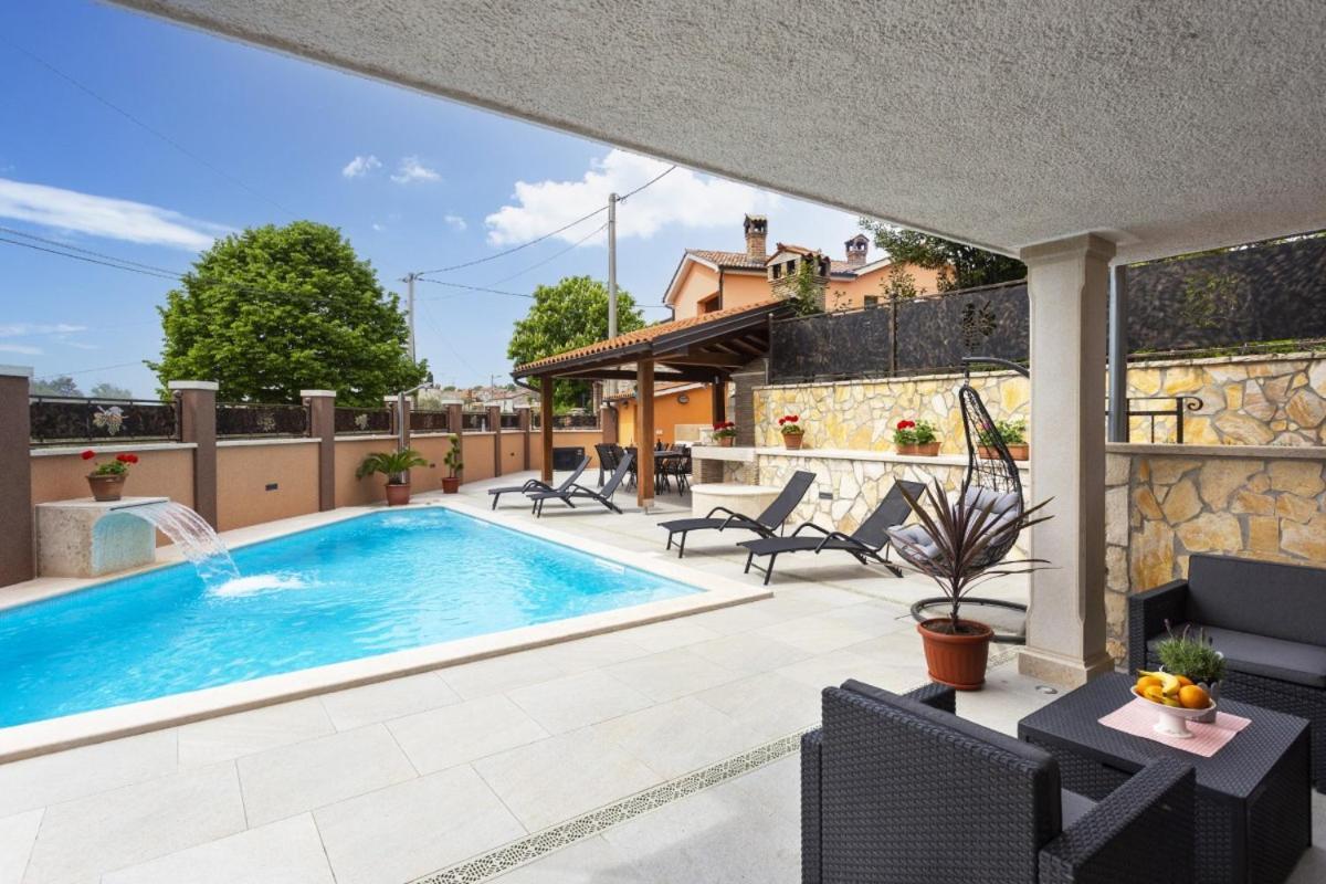 Villa Vita In Porec - Haus Fuer 6-8 Personen กาชเตลีร์ ภายนอก รูปภาพ