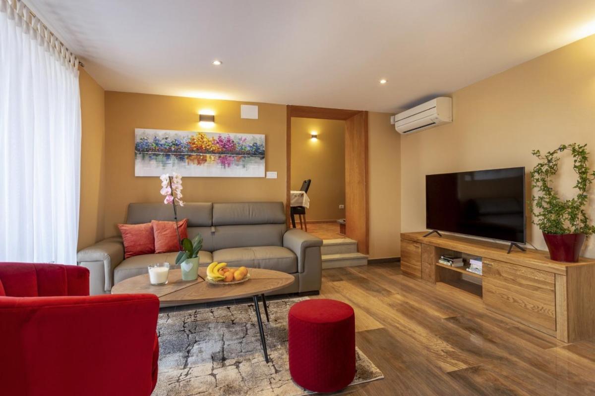 Villa Vita In Porec - Haus Fuer 6-8 Personen กาชเตลีร์ ภายนอก รูปภาพ