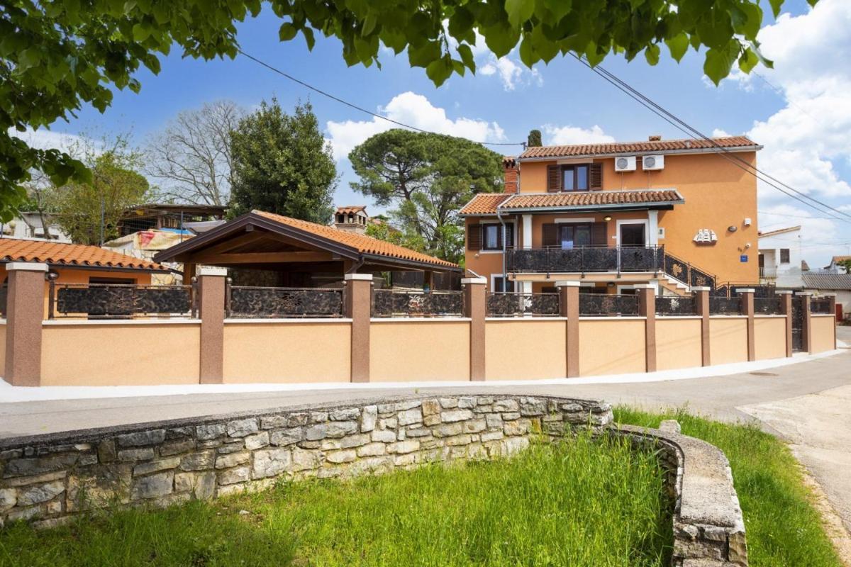 Villa Vita In Porec - Haus Fuer 6-8 Personen กาชเตลีร์ ภายนอก รูปภาพ