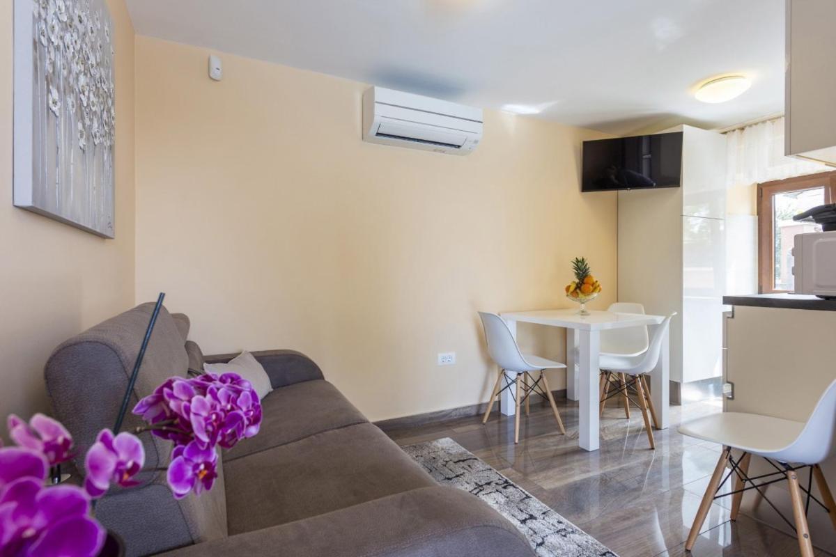 Villa Vita In Porec - Haus Fuer 6-8 Personen กาชเตลีร์ ภายนอก รูปภาพ