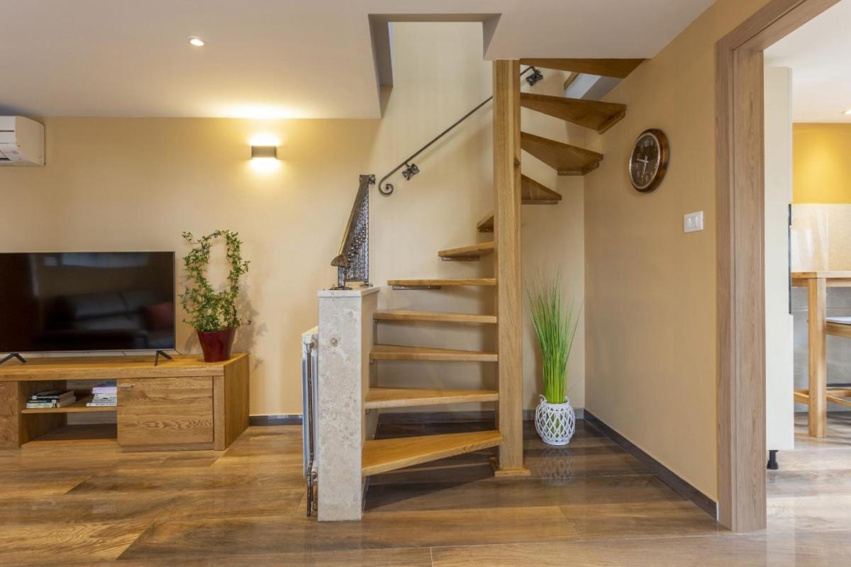 Villa Vita In Porec - Haus Fuer 6-8 Personen กาชเตลีร์ ภายนอก รูปภาพ