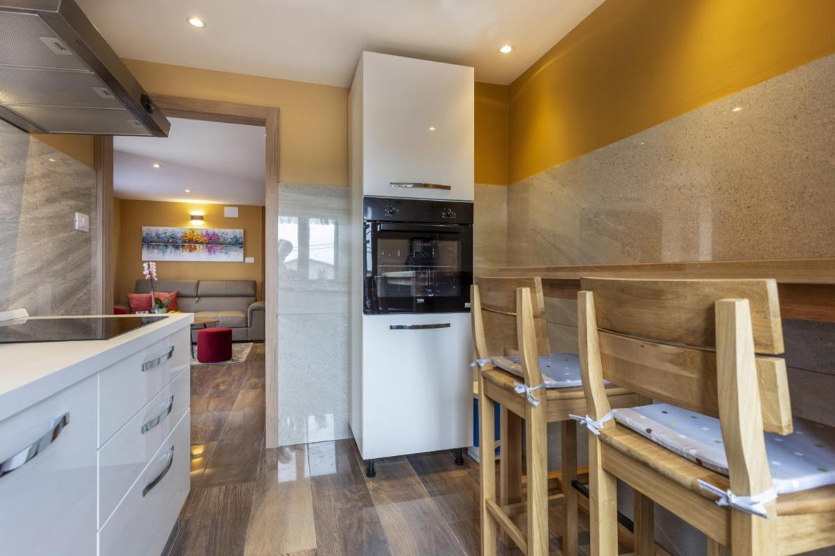 Villa Vita In Porec - Haus Fuer 6-8 Personen กาชเตลีร์ ภายนอก รูปภาพ
