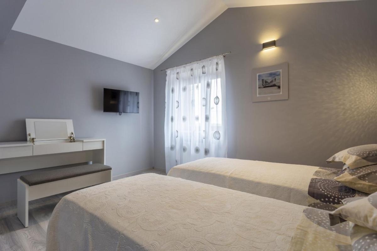 Villa Vita In Porec - Haus Fuer 6-8 Personen กาชเตลีร์ ภายนอก รูปภาพ